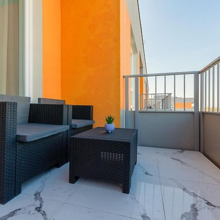 Elegant Apartments With Balcony & Parking Warsaw By Noclegi Renters Luaran gambar